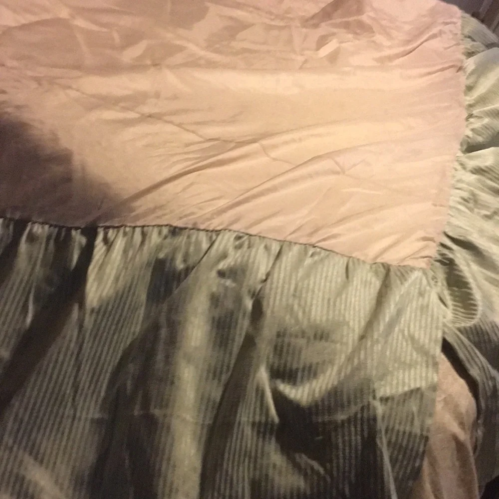 King size Bed skirt/ ruffles Firm price